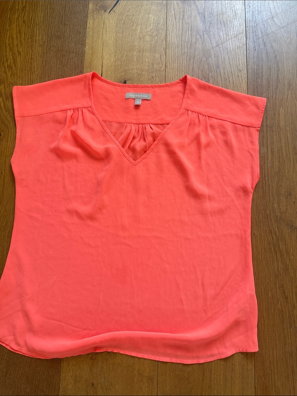 Banana Republic Coral V-Neck Cap Sleeve Blouse